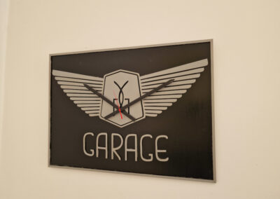 Χειροποίητο ξύλινο ρολόι garage cafe