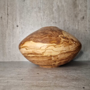 Διακοσμητικό στοιχείο (hollow form) από ξύλο ελιάς