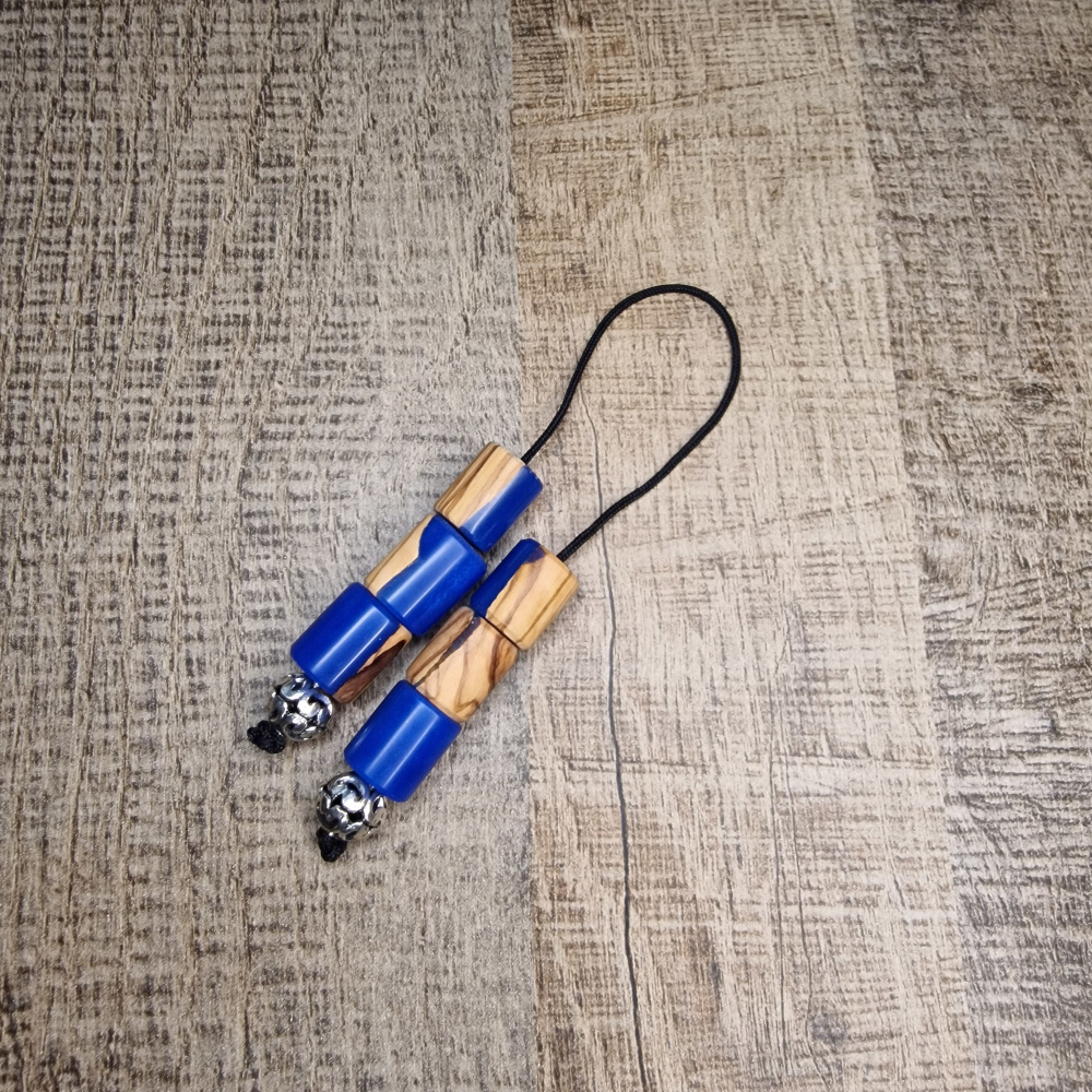 Μπεγλέρι από ξύλο ελιάς και υγρό γυαλί με έξι χάντρες - Image 3