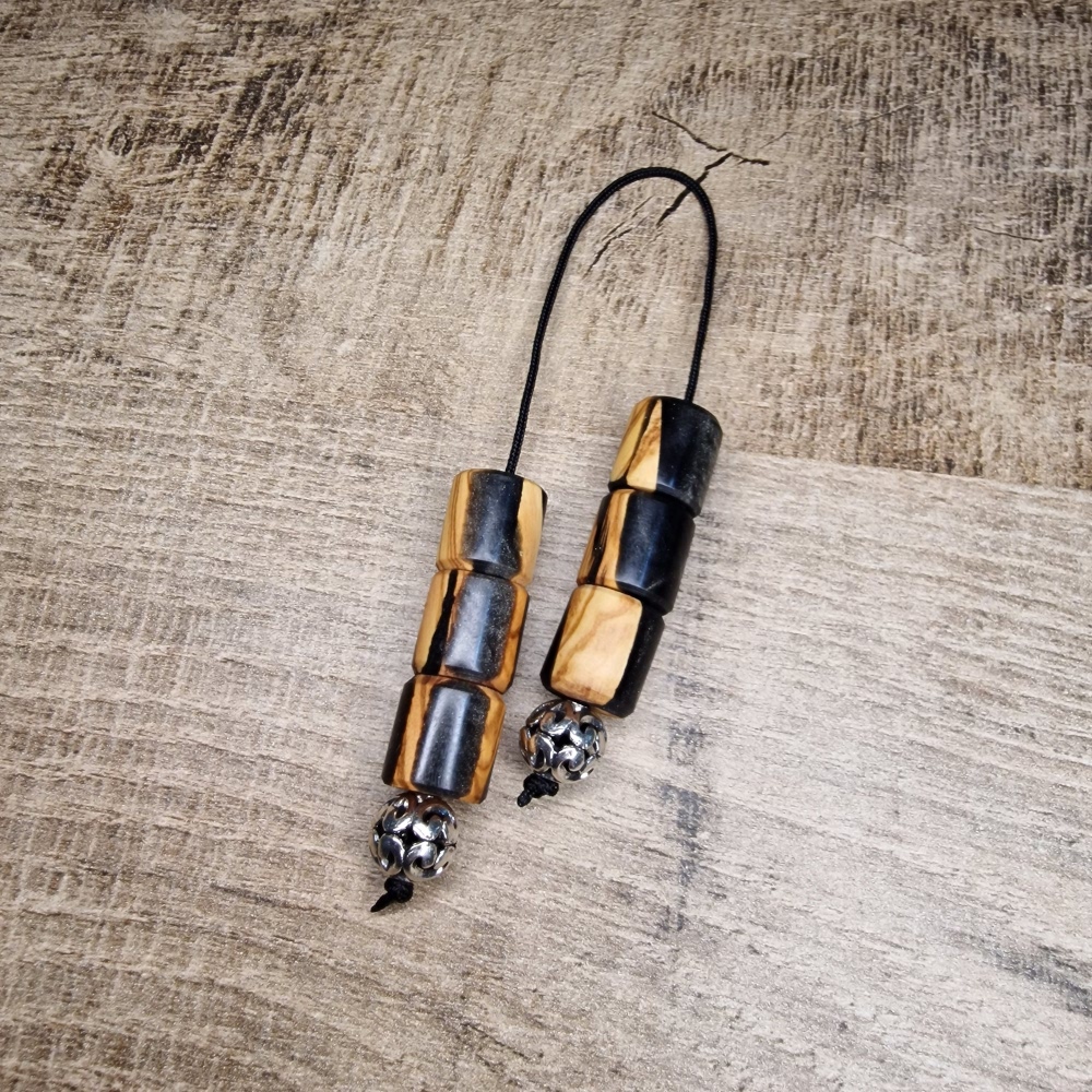 Μπεγλέρι από ξύλο ελιάς και υγρό γυαλί με έξι χάντρες - Image 5